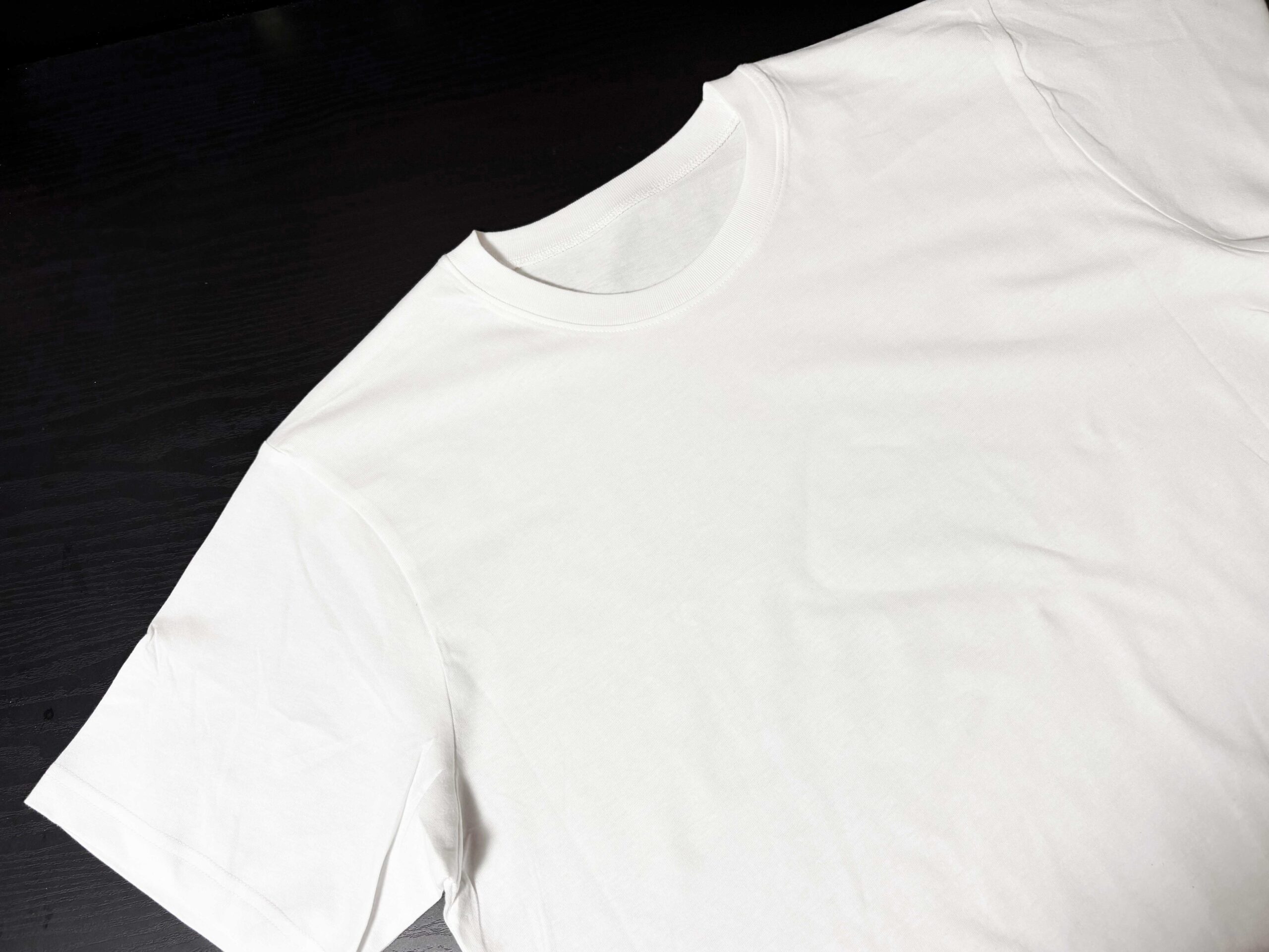 無地のGUクルーネックTシャツ