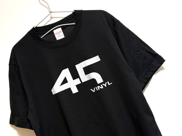 45回転レコードのデザインTシャツ